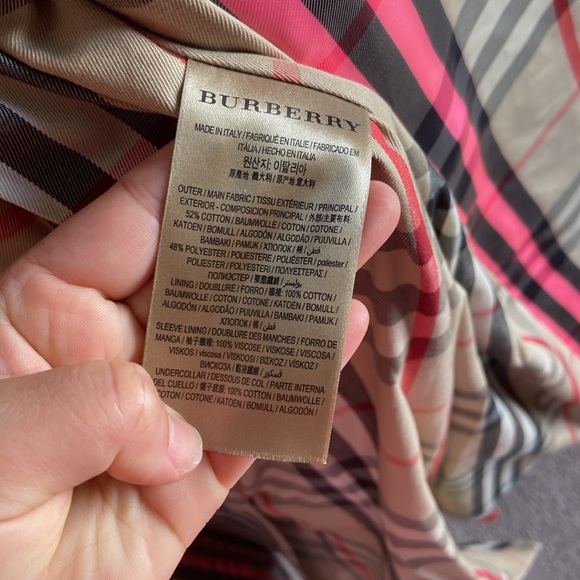 Burberry Runway laminated trench coat. US 4 - Picture 15 of 17